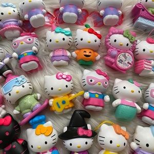 🍃Hello Kitty 27 pieces Figurine Toy w/ free gift